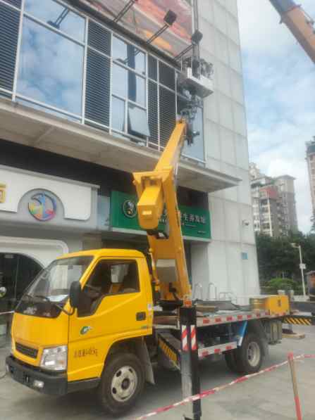 臂車(chē)高空作業(yè)
